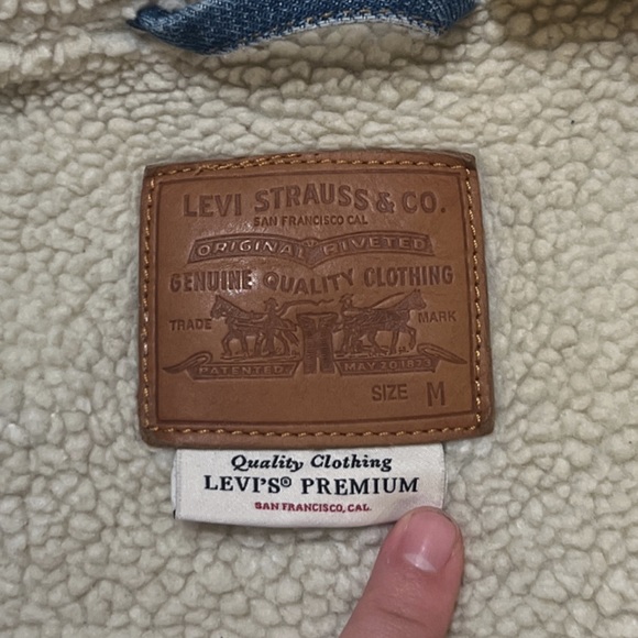 Medium Levi Sherpa Lined Jean Jacket - Picture 4 of 4